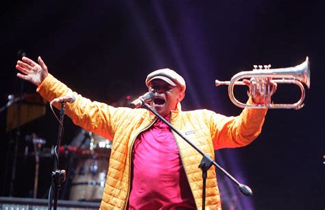 Hypnotic Harmonies:  A Deep Dive into Hugh Masekela's Unforgettable Helsinki Concert!